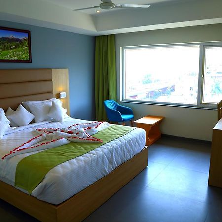 Abhayaa Hotel Visakhapatnam Ngoại thất bức ảnh
