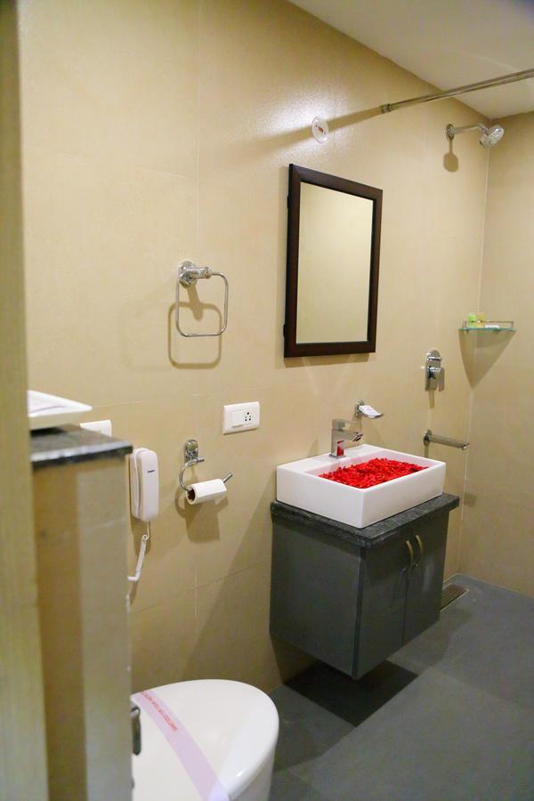 Abhayaa Hotel Visakhapatnam Ngoại thất bức ảnh