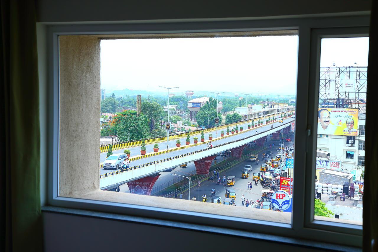 Abhayaa Hotel Visakhapatnam Ngoại thất bức ảnh